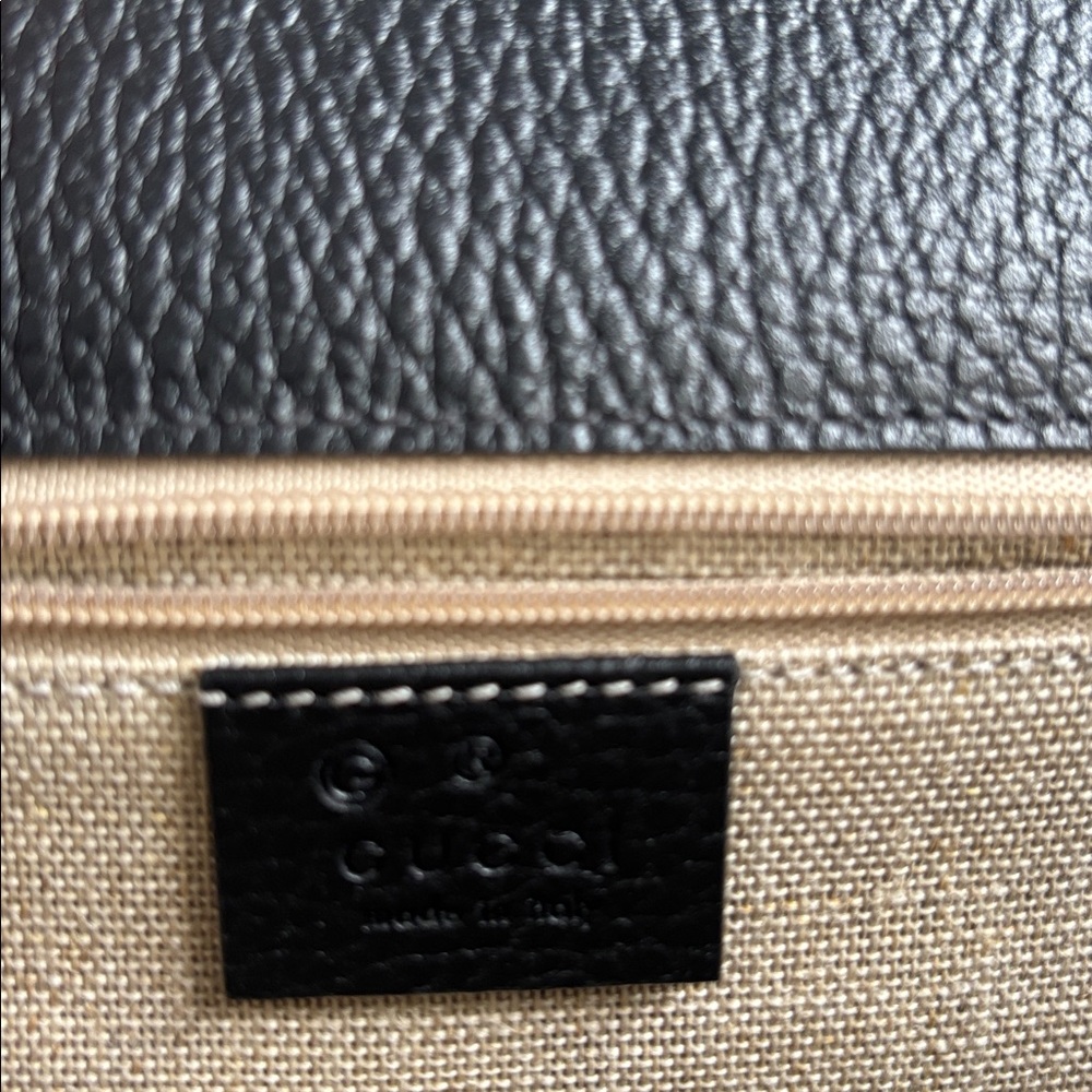 Gucci Interlocking GG Black Calfskin Leather Crossbody/Shoulder Bag - Picture 9 of 16